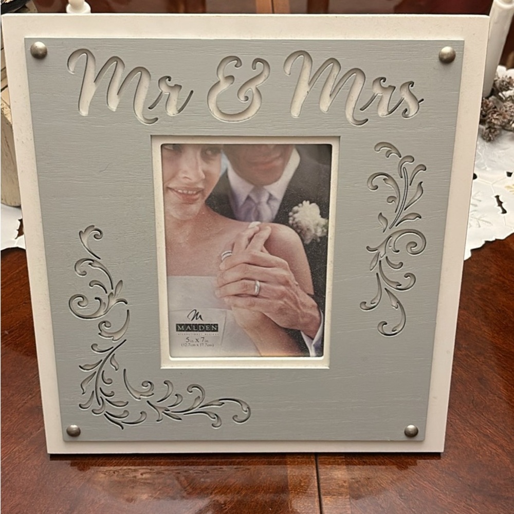 Malden Gray and Cream 'Mr & Mrs' Decorative Frame